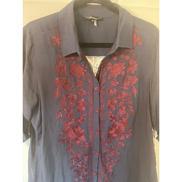 Andree By UNIT Blue Red Embroidered Top Roll Tab Sleeve Boho Western sz. M - Picture 3 of 7